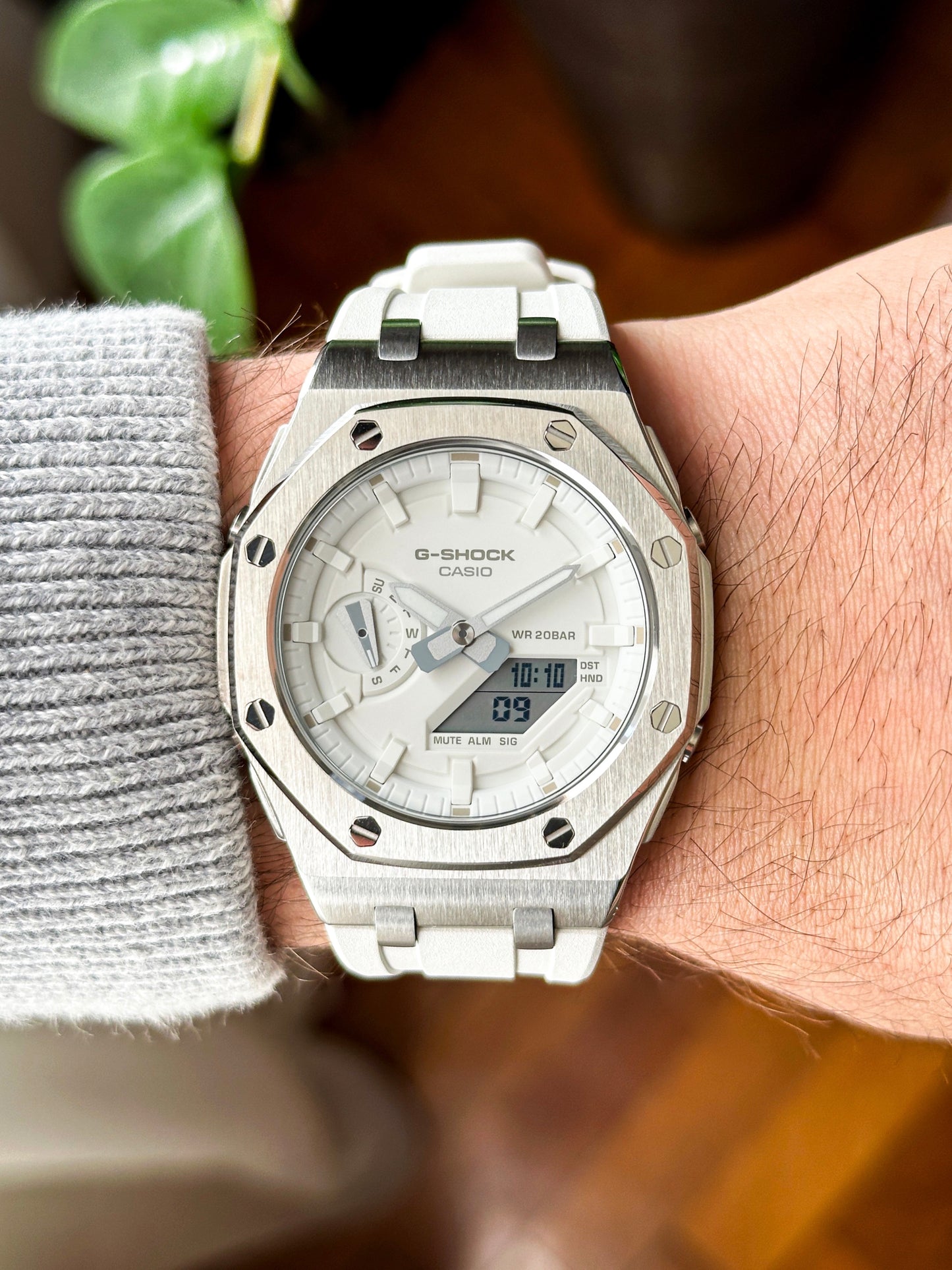 G-SHOCK CasiOak Belo srebrna - sa belim brojčanikom sata 