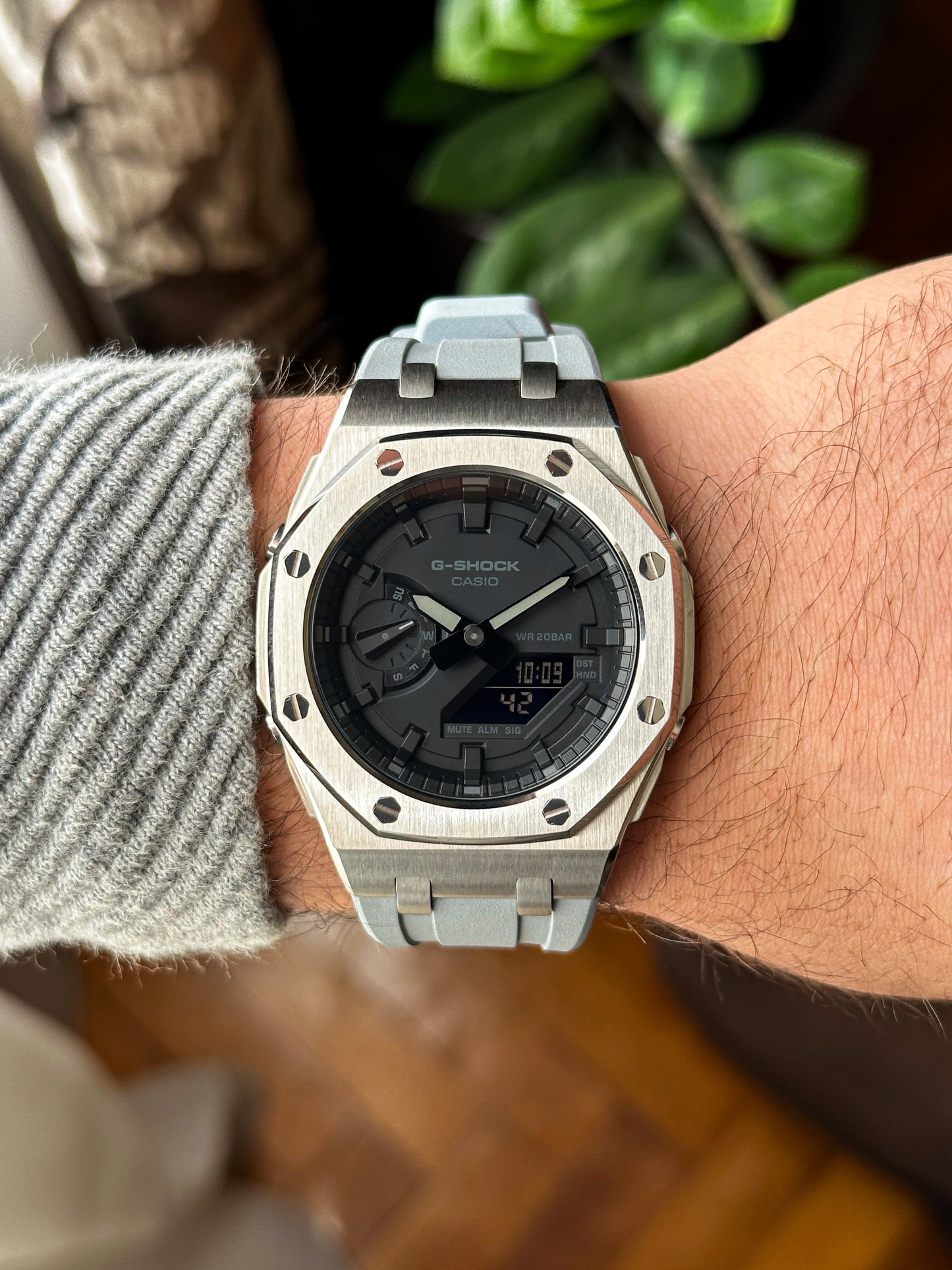 G-SHOCK CasiOak Sivo srebrna - sa crnim brojčanikom sata