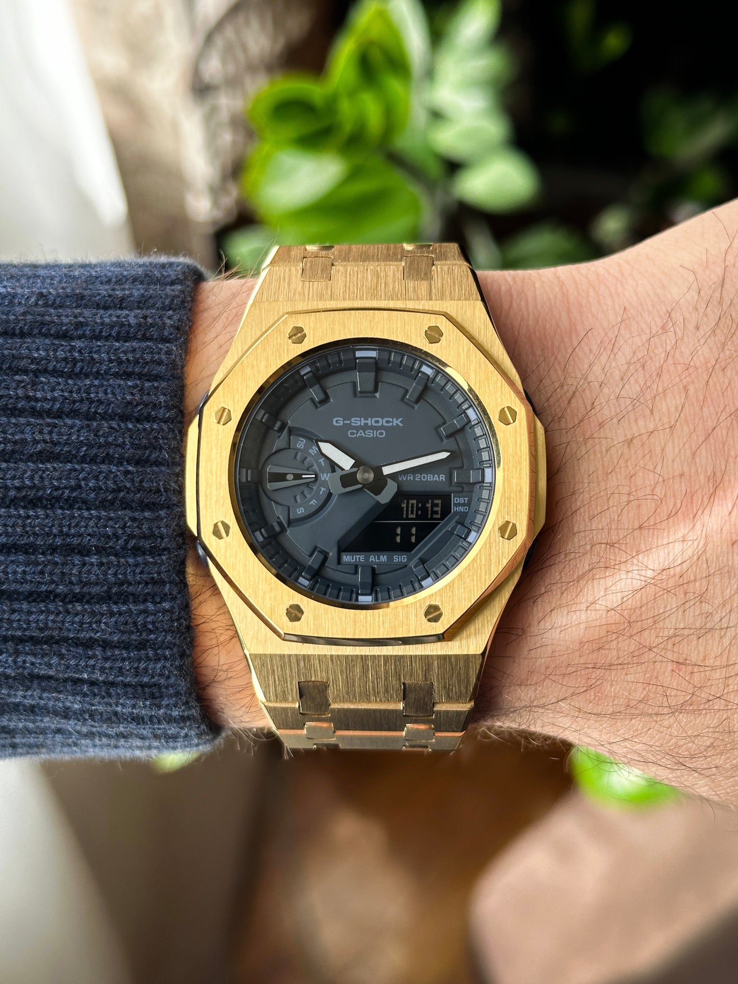 G-SHOCK CasiOak Potpuno zlatna - sa teget brojčanikom sata