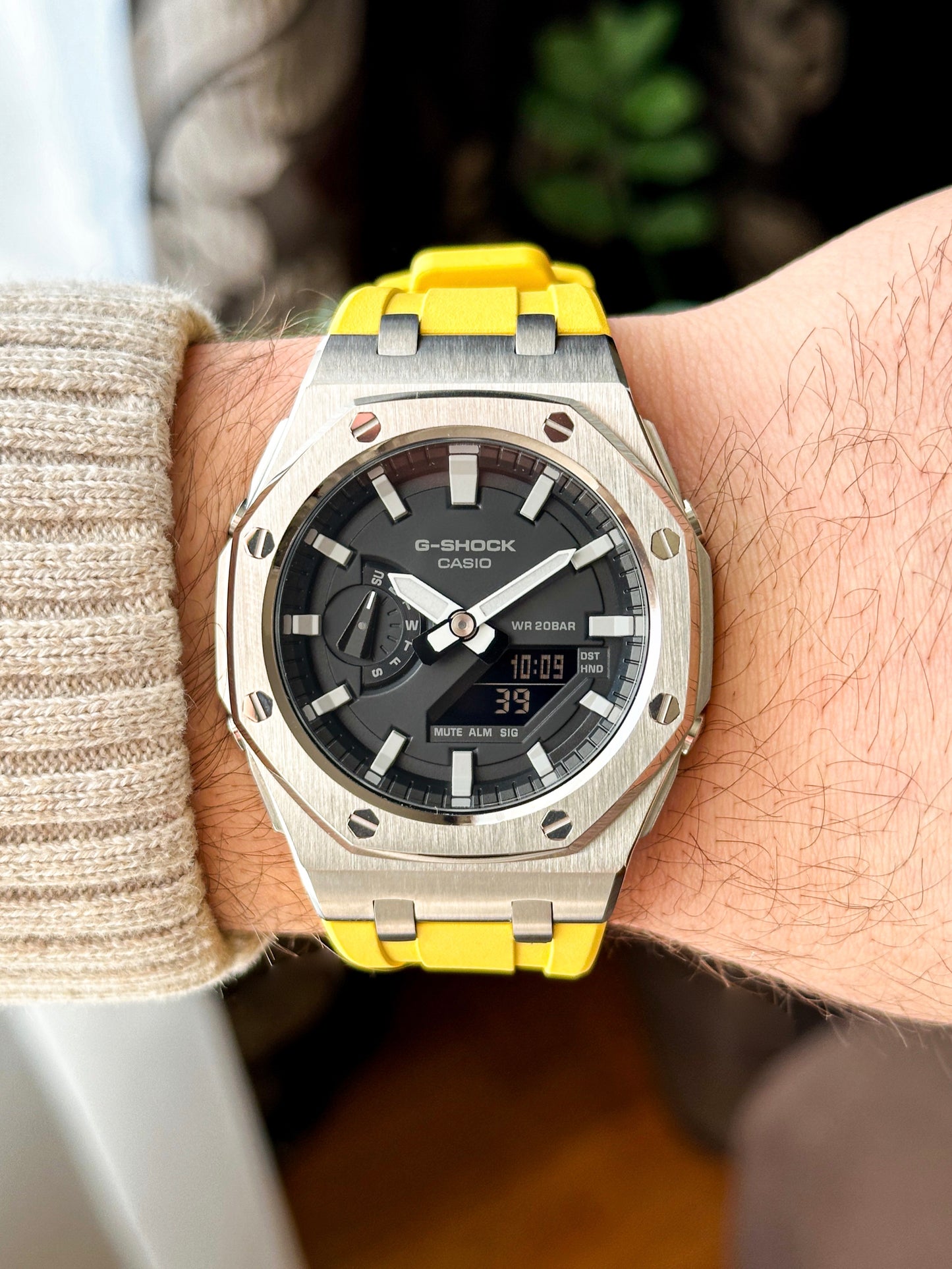 G-SHOCK CasiOak  Žuto srebrna - sa crno belim brojčanikom sata