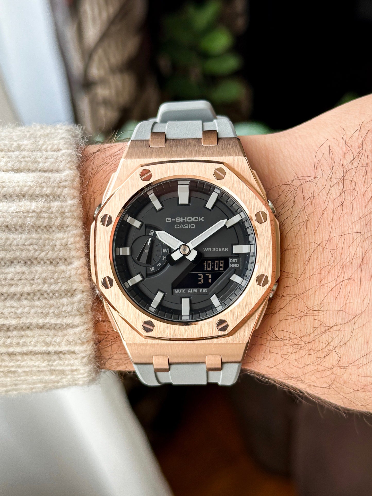 G-SHOCK CasiOak Sivo bronzana - sa crno belim brojčanikom sata