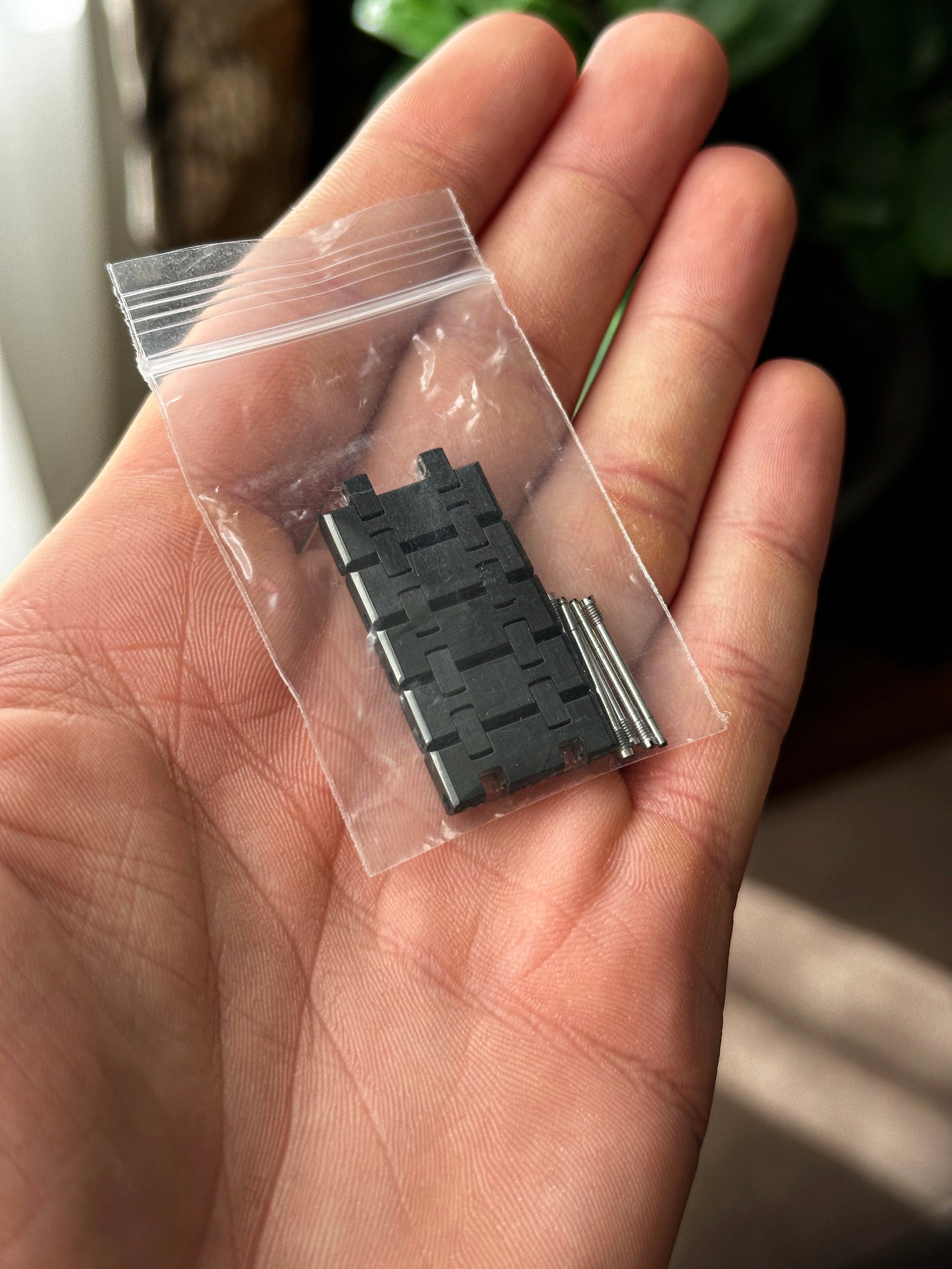 G-SHOCK CasiOak Potpuno crna - sa crno crvenim brojčanikom sata (bt veza)