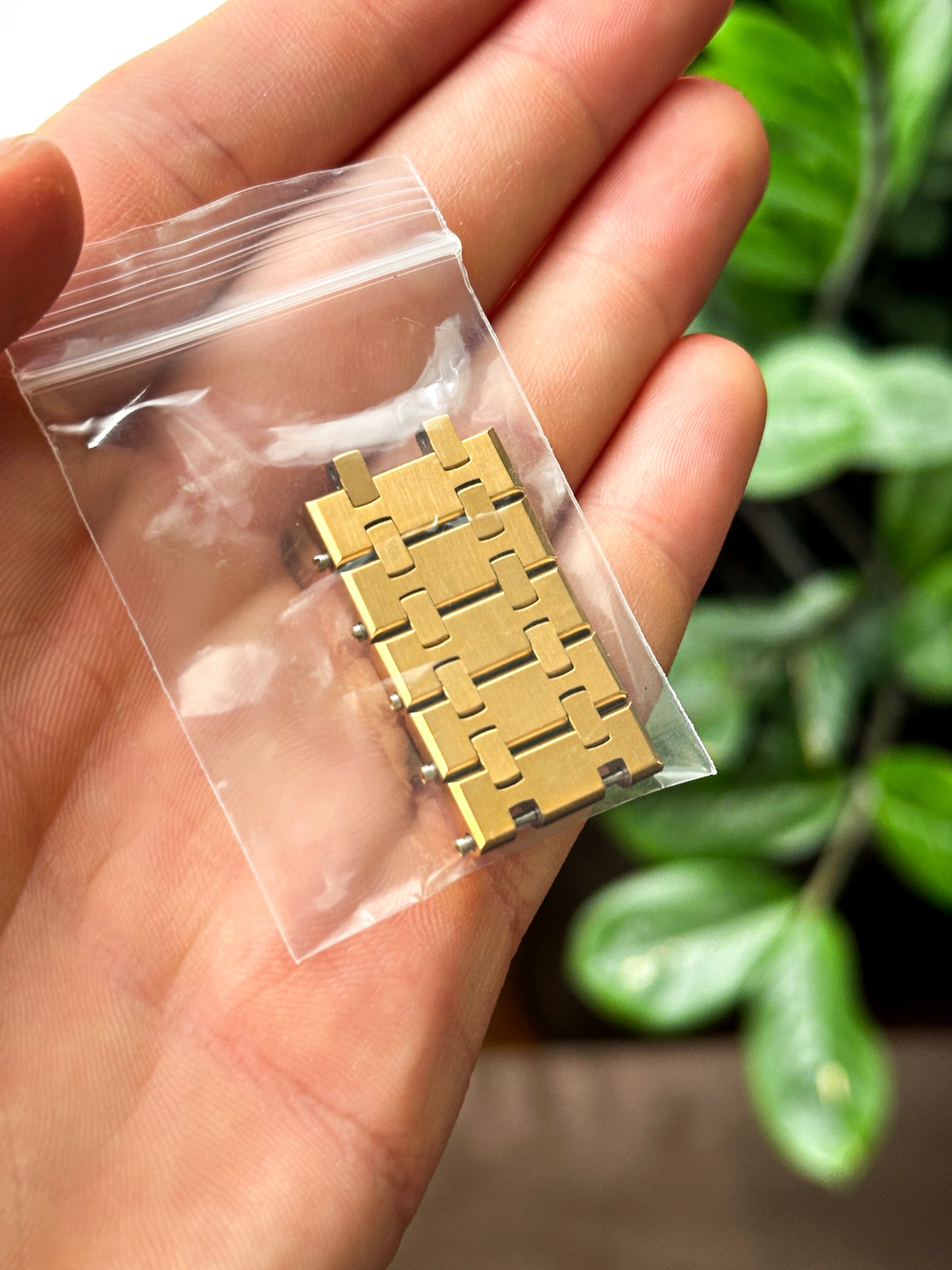 G-SHOCK CasiOak Potpuno zlatna - sa teget brojčanikom sata