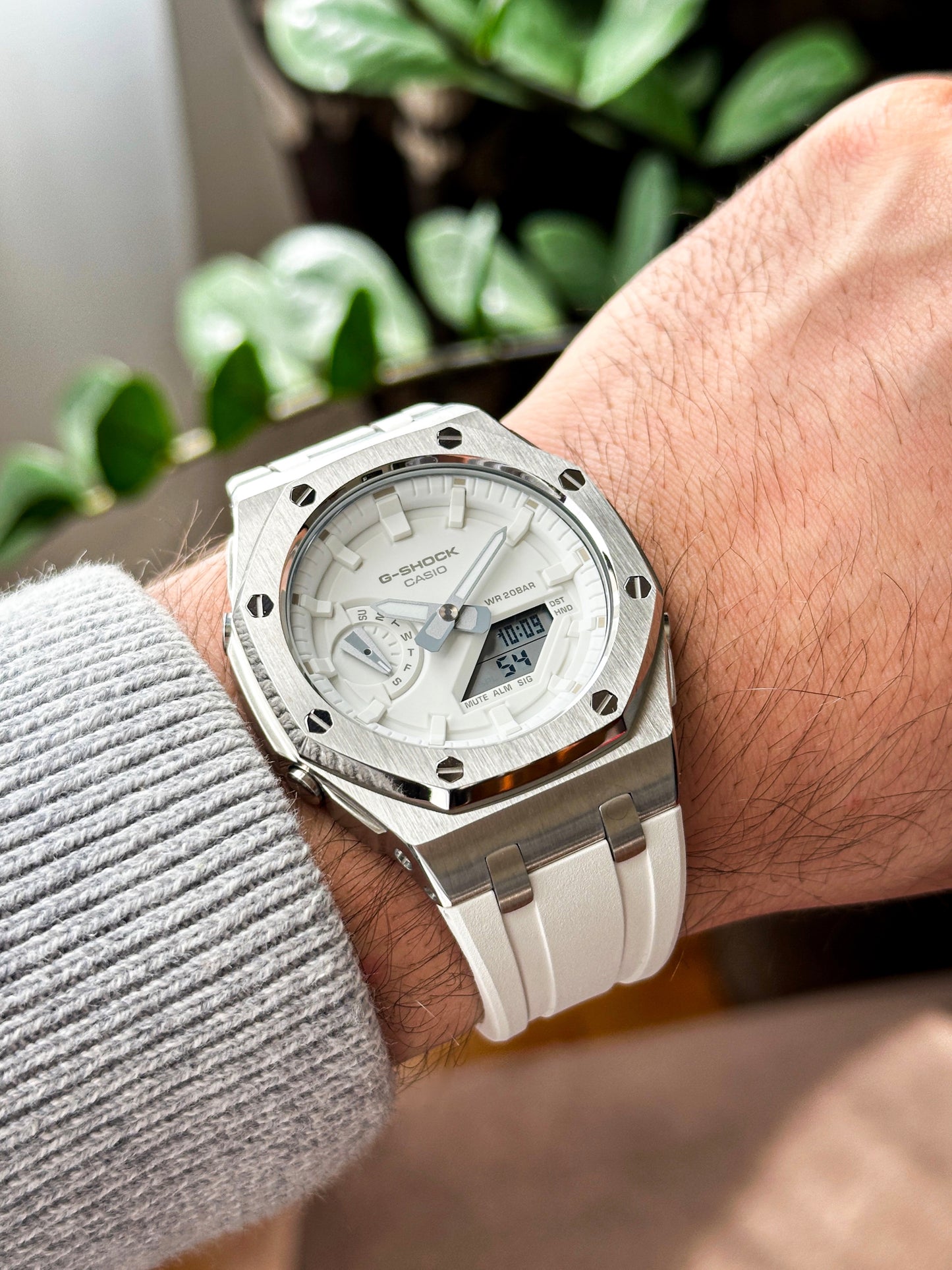 G-SHOCK CasiOak Belo srebrna - sa belim brojčanikom sata 