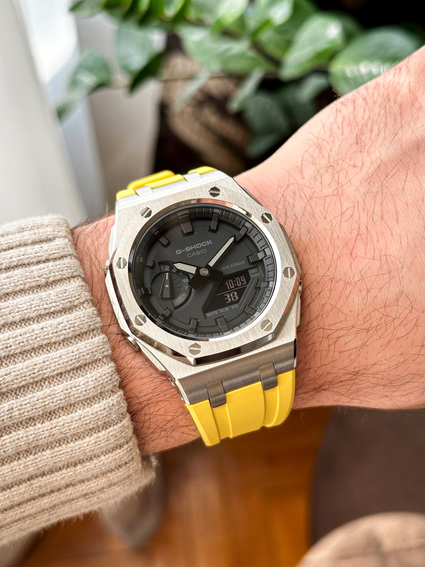 G-SHOCK CasiOak  Žuto srebrna - sa crnim brojčanikom sata