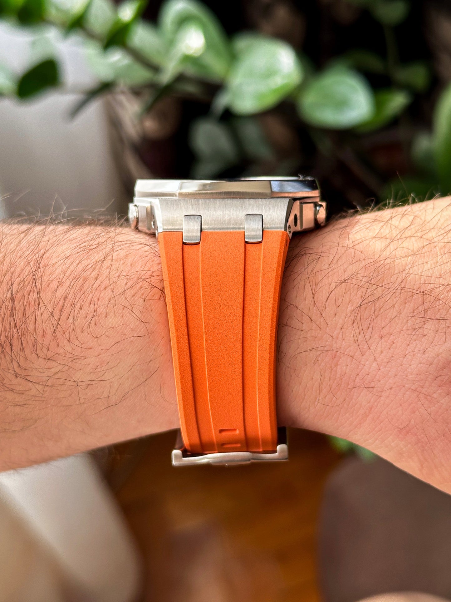 G-SHOCK CasiOak Narandžasto srebrna - sa belim brojčanikom sata