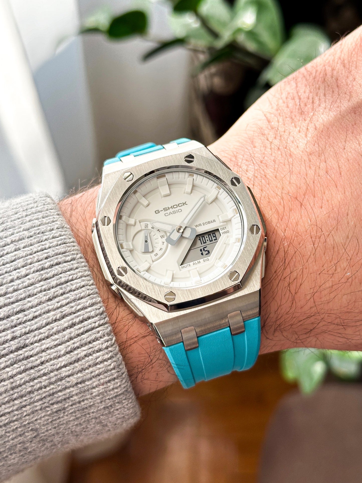 G-SHOCK CasiOak Plavo srebrna - sa belimbrojčanikom sata