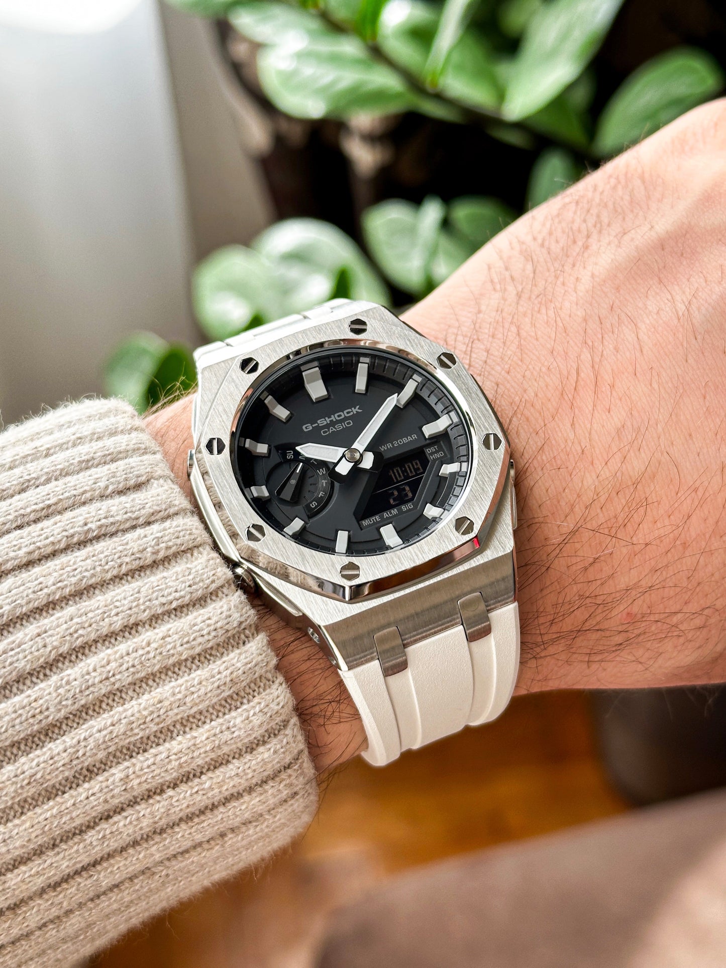 G-SHOCK CasoOak Belo srebrna - sa crno belim brojčanikom sata