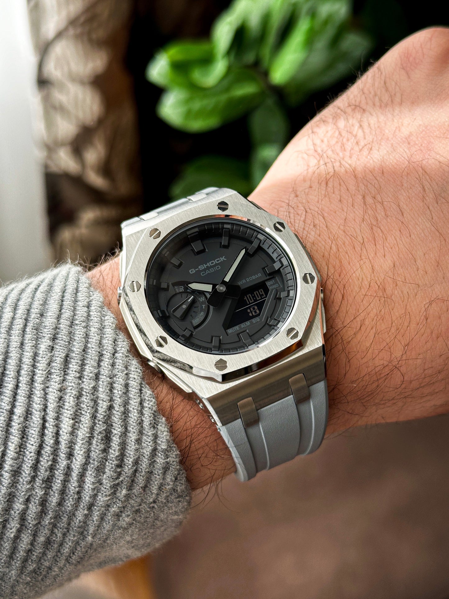 G-SHOCK CasiOak Sivo srebrna - sa crnim brojčanikom sata