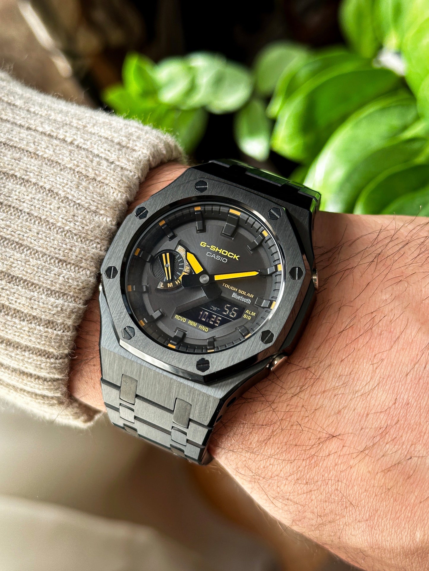 G-SHOCK CasiOak Potpuno crna - sa crno žutim brojčanikom sata