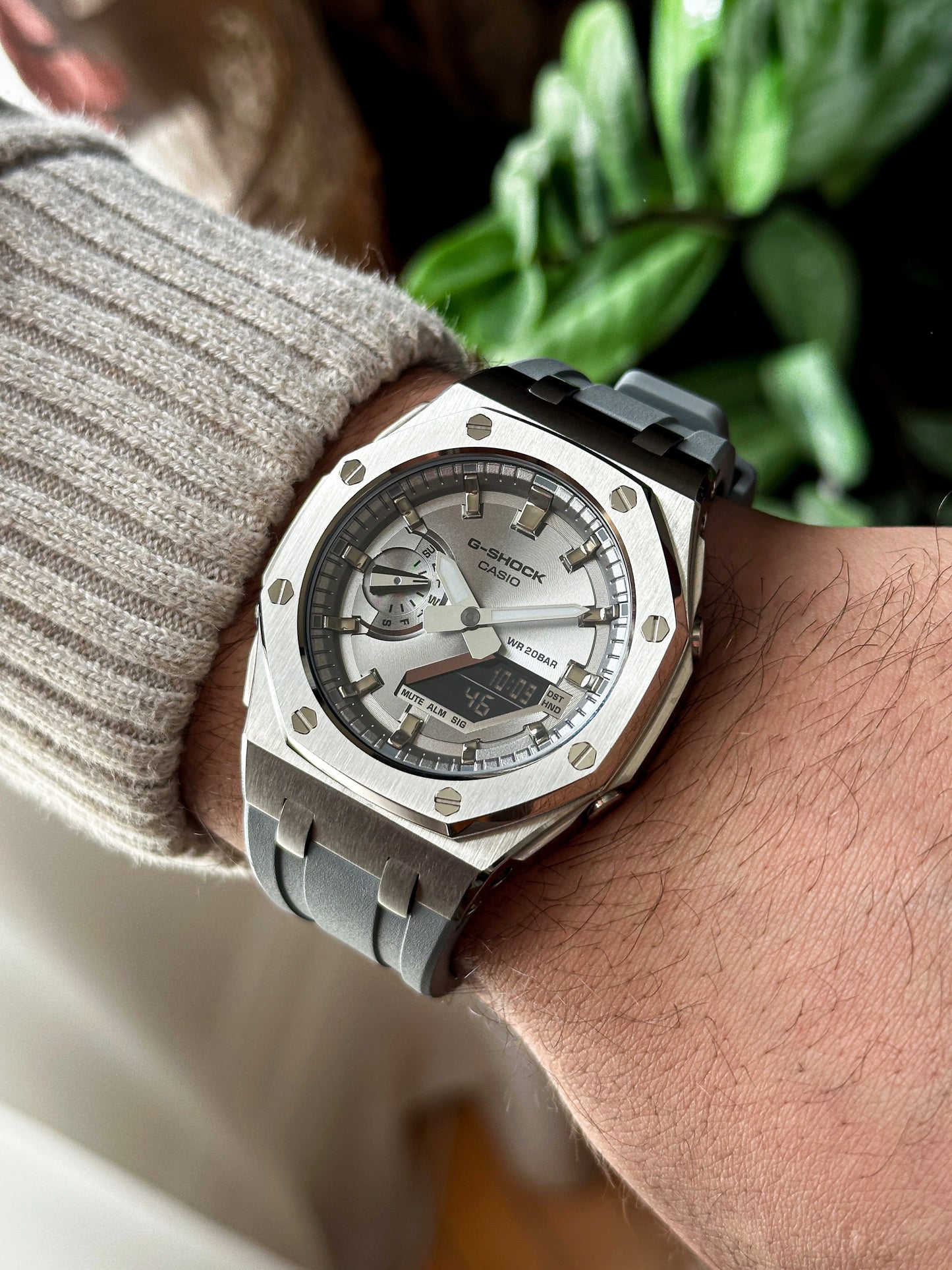 G-SHOCK CasiOak Sivo srebrna - sa srebrnim brojčanikom sata