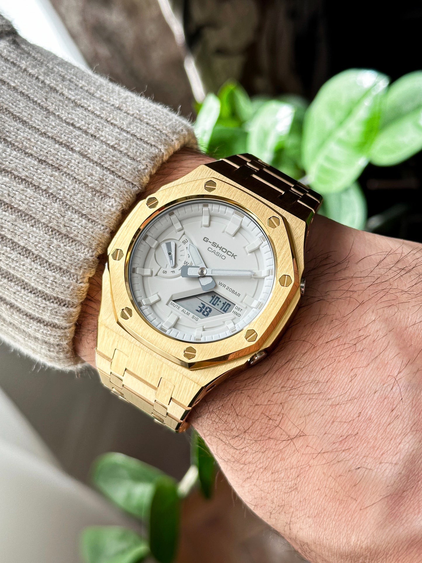 G-SHCOK CasiOak Potpuno zlatan - sa belim brojčanikom sata