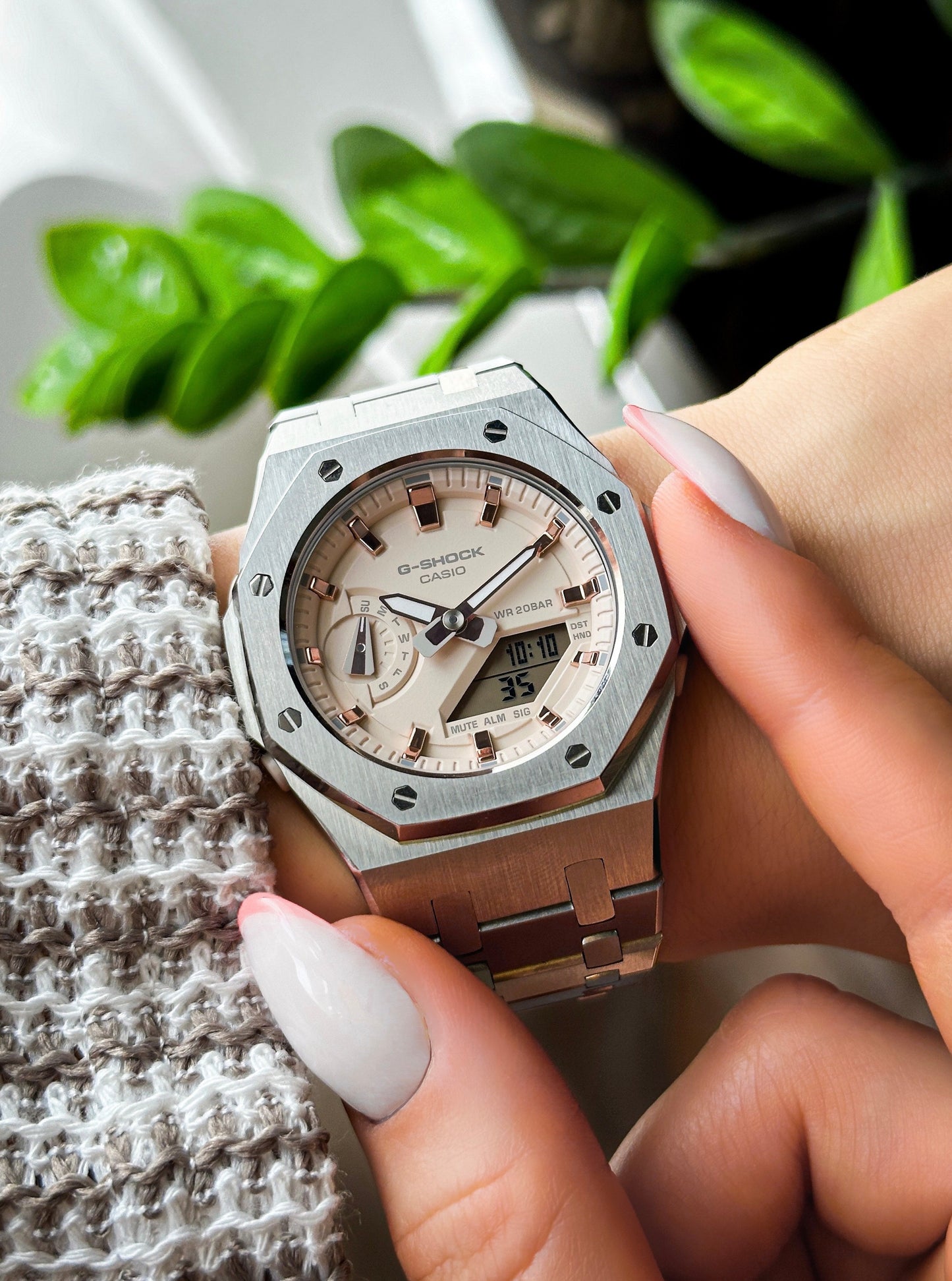 G-SHOCK CasiOak Potpuno srebrna - sa krem bronzanim brojčanikom sata