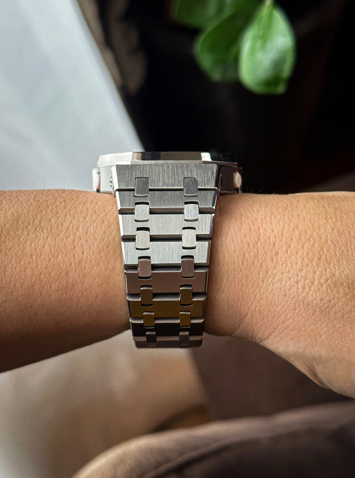 G-SHOCK CasiOak Potpuno srebrna - sa krem bronzanim brojčanikom sata