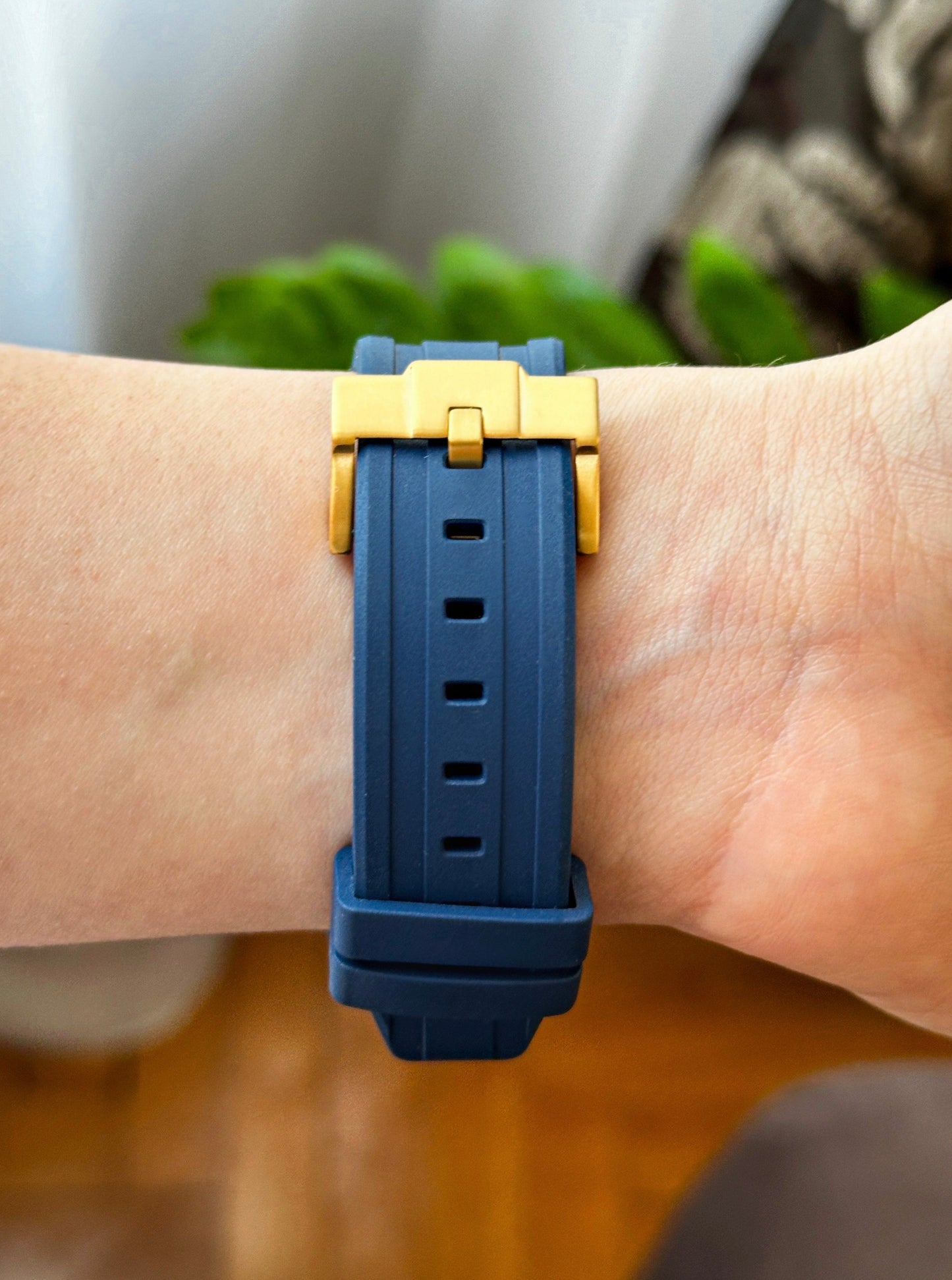 G-SHOCK CasiOak Teget zlatna - sa teget brojčanikom sata